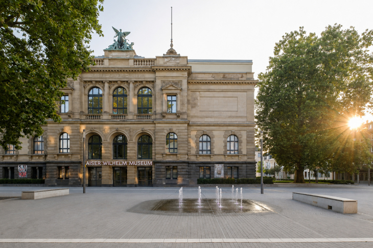 (KI generiert) Joseph-Beuys-Platz_Karlsplatz