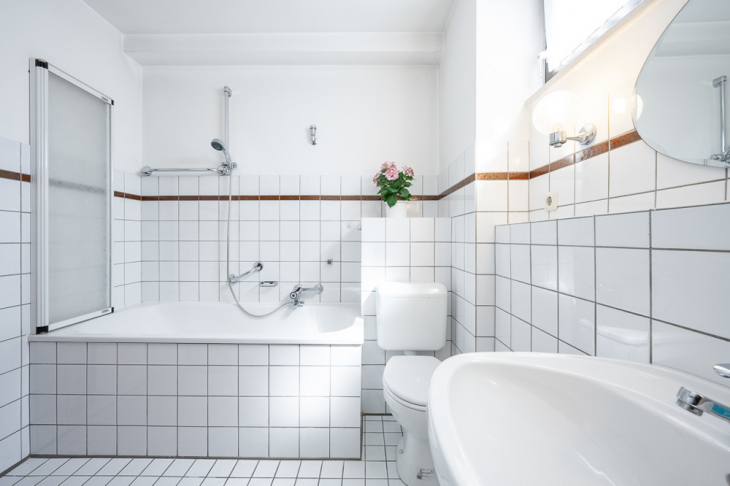 ... mit Badewanne 