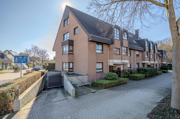 2 Wohnungen im 6-Familien-Haus