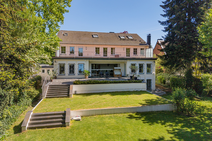 Zeitlose Parkvilla im Herzen des Krefelder Musikerviertels – elegant, repräsentativ und großzügig! Villa in Krefeld / Bockum