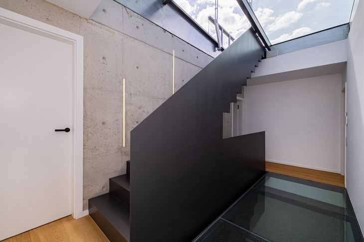 AHNFELD37_Townhouse Aufgang Dachterrasse