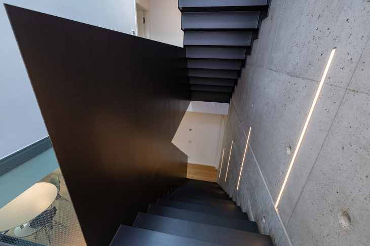 AHNFELD37_Townhouse Sichtbeton m. LED-Highlights