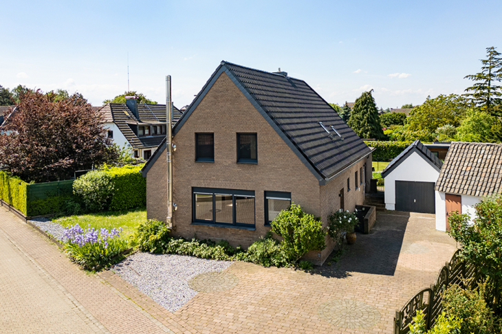 Teilmodernisiertes freistehendes 1–2 Familienhaus in idyllischer Lage von Kempen – St. Hubert Einfamilienhaus in Kempen / Sankt Hubert