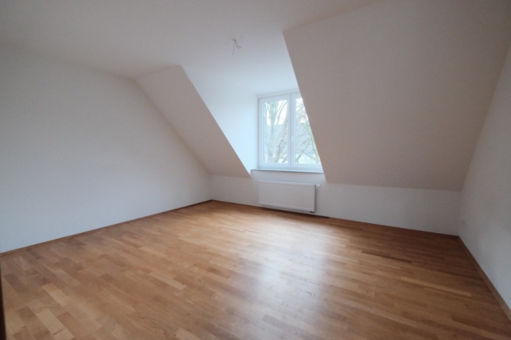 Arbeits - / Kinderzimmer
