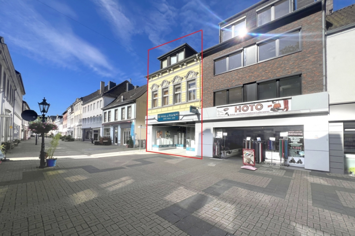 Attraktives Wohn- und Geschäftshaus in zentraler Lage von Krefeld-Uerdingen auf der Fußgängerzone! Mehrfamilienhaus in Krefeld / Uerdingen