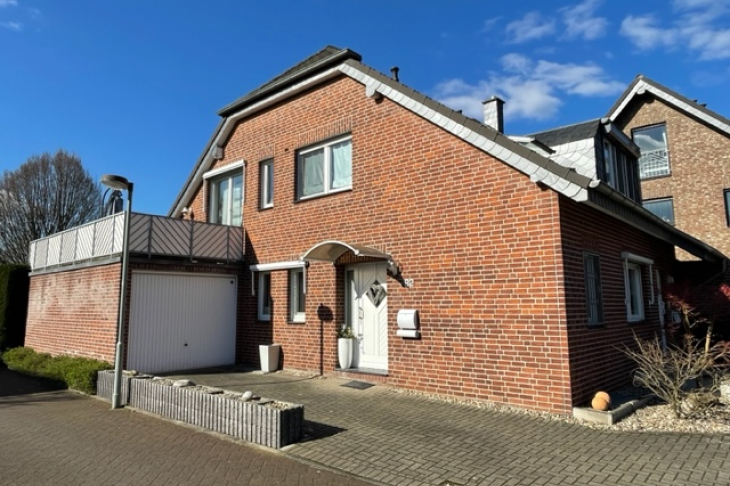 Außenansicht mit Terrasse