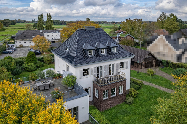 Ausnahmeimmobilie - Stilvolle Villa auf parkähnlichem Garten KR-Verberg! Einfamilienhaus in Krefeld / Verberg