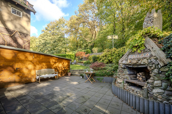 Außenterrasse mit Kamin