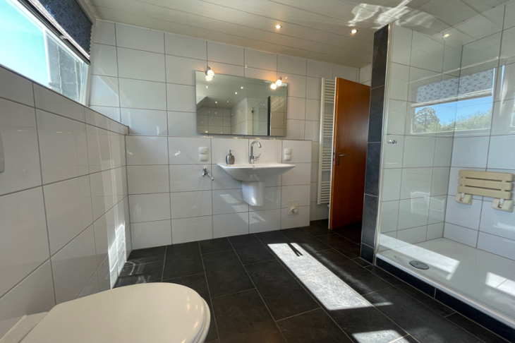 Bad im Dachgeschoss