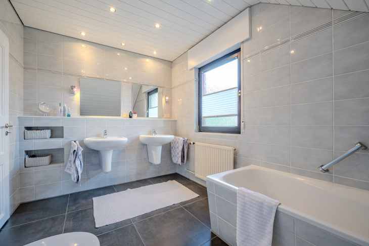 Bad im Dachgeschoss