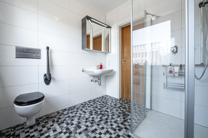 Bad mit bodentiefer Dusche