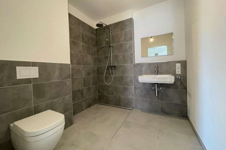 Bad mit ebenerdiger Dusche