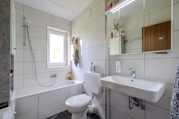 Bad mit Wanne - Wohnung 2. OG