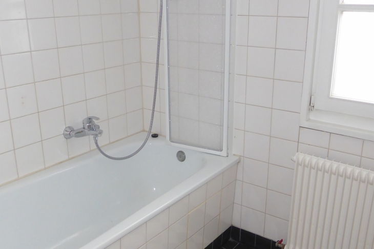Bad mit Wanne
