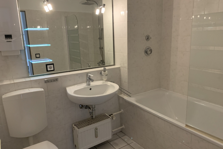 Bad mit Wanne