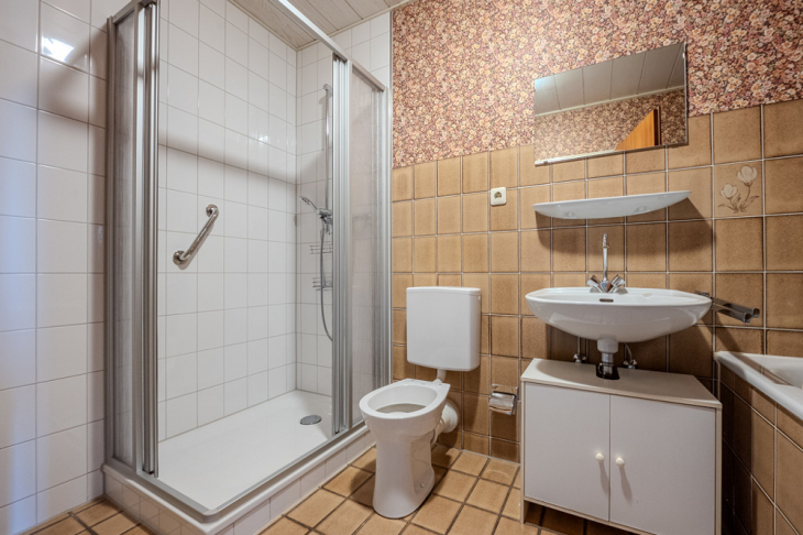 Bad OG mit großer Dusche