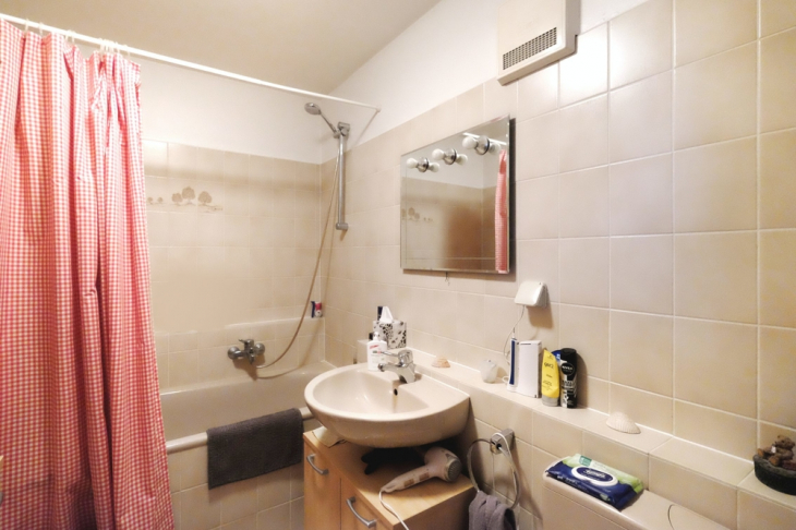 Badezimmer mit Badewanne