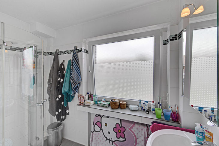 Badezimmer mit Dusche