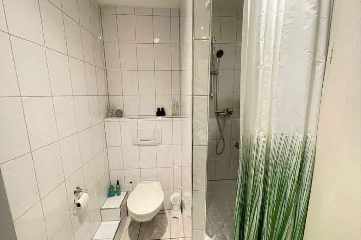 Badezimmer mit Dusche 
