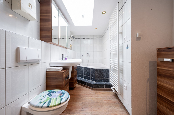 Badezimmer mit Oberlicht