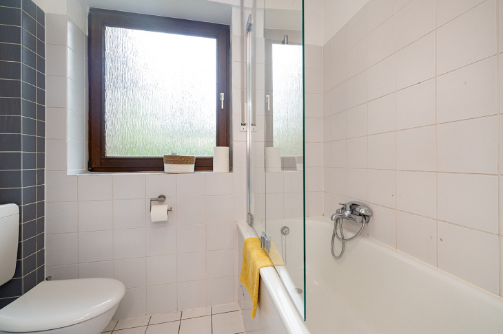 Badezimmer mit Wanne