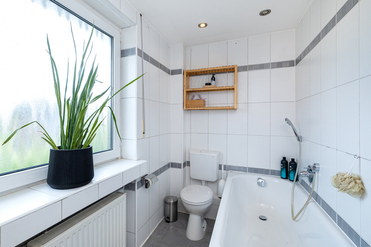 Badezimmer mit Wanne...