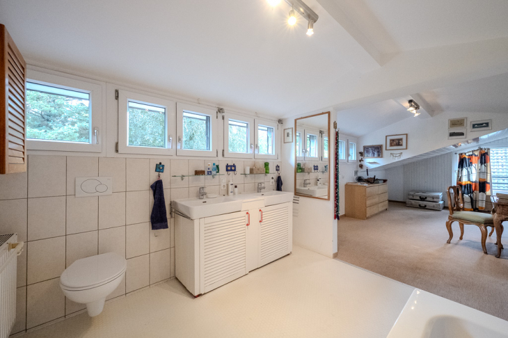 Badezimmer und Schlafraum