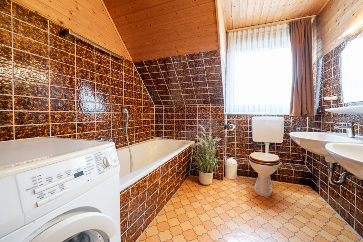 Badezimmer und Waschmaschine