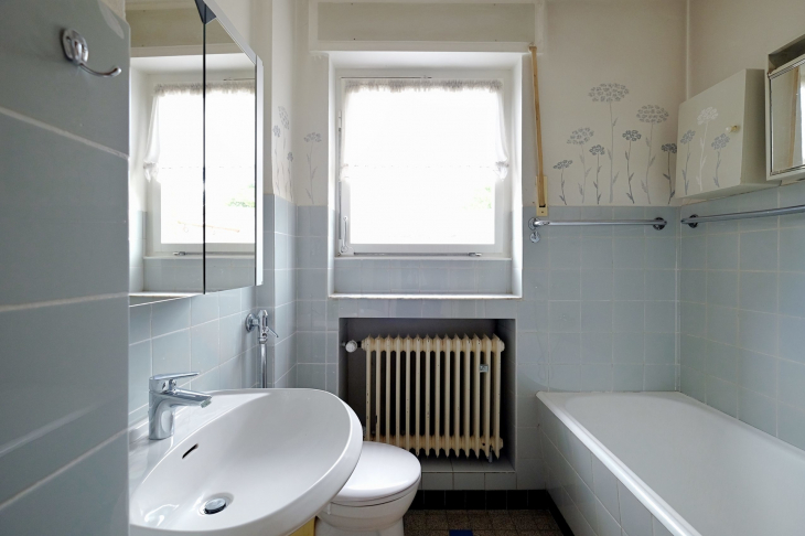 Badezimmer, Wohnung Erdgeschoss