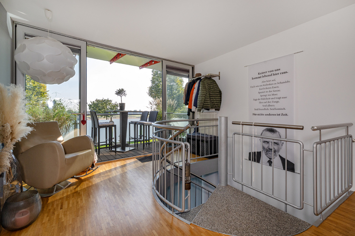 Balkon mit Rheinblick