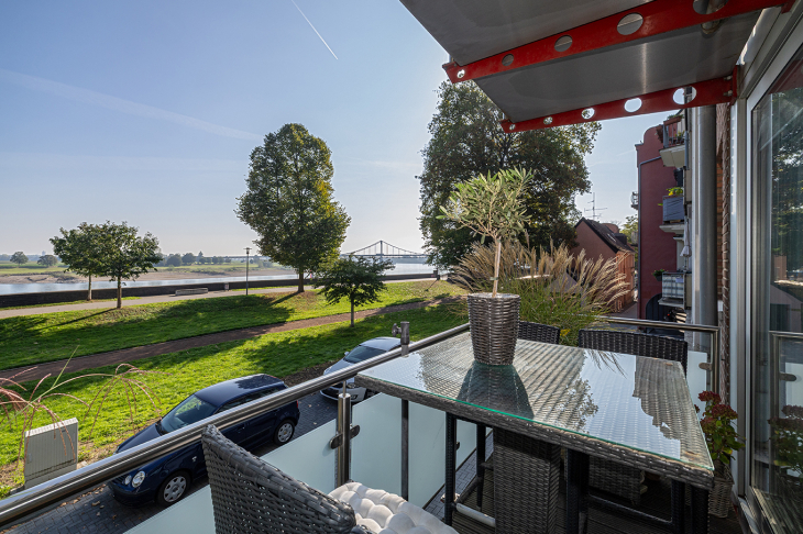 KR-Uerdingen: Einzigartige Design-Maisonette Wohnung auf 3 Ebenen mit unverbaubarem Rheinblick! Maisonettewohnung in Krefeld / Uerdingen