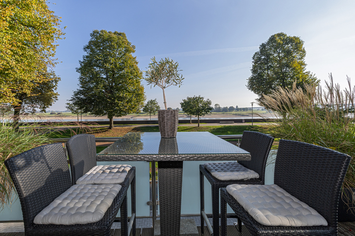 Balkon mit Rheinblick