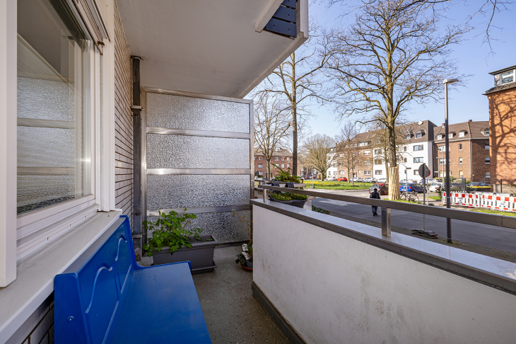 Balkon zur Straßenseite