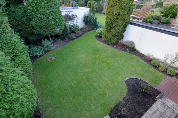 Blick auf das Gartengrundstück