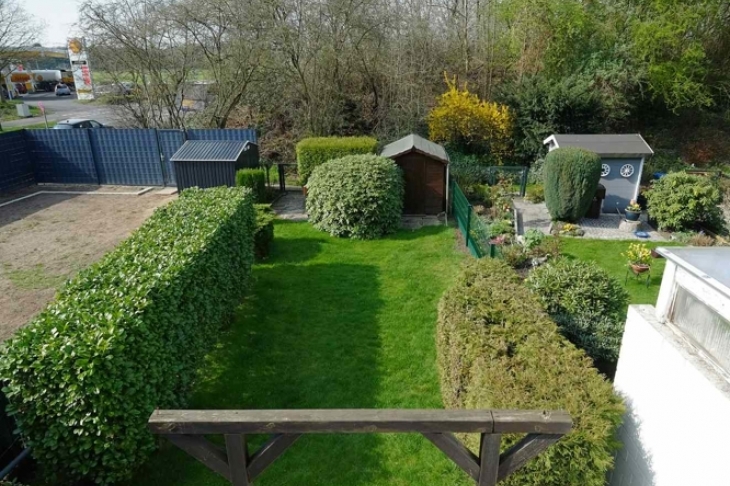 Blick auf den Garten von oben