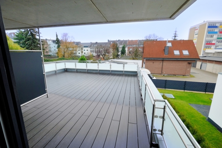 Blick auf die große Terrasse