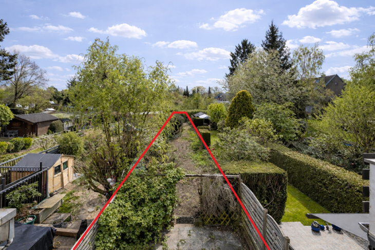 Blick auf Gartengrundstück