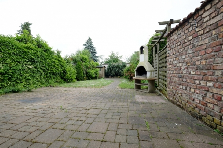 Blick auf Terrasse und Garten
