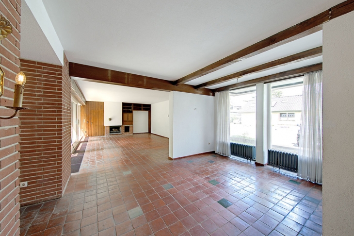 Blick vom Eingangsbereich ins Wohnzimmer