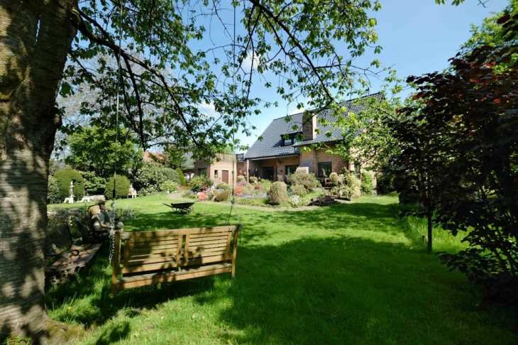 Blick vom Garten auf das Haus