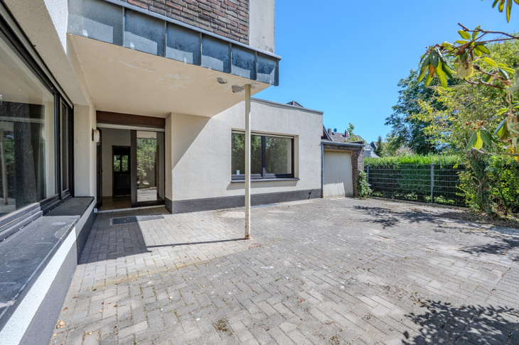 Blick vom Garten zum Haus