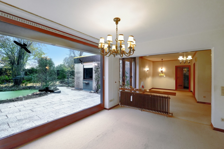 Blick vom Wohnzimmer in den Essbereich
