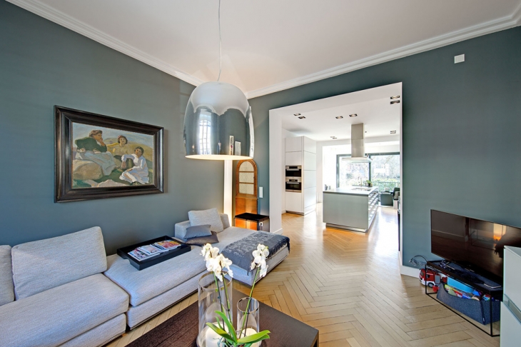 Blick vom Wohnzimmer in Richtung Küche
