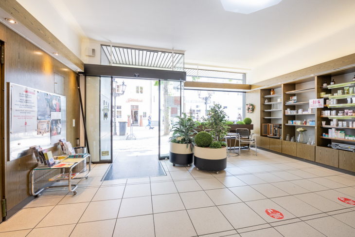 Blick zum Schaufenster