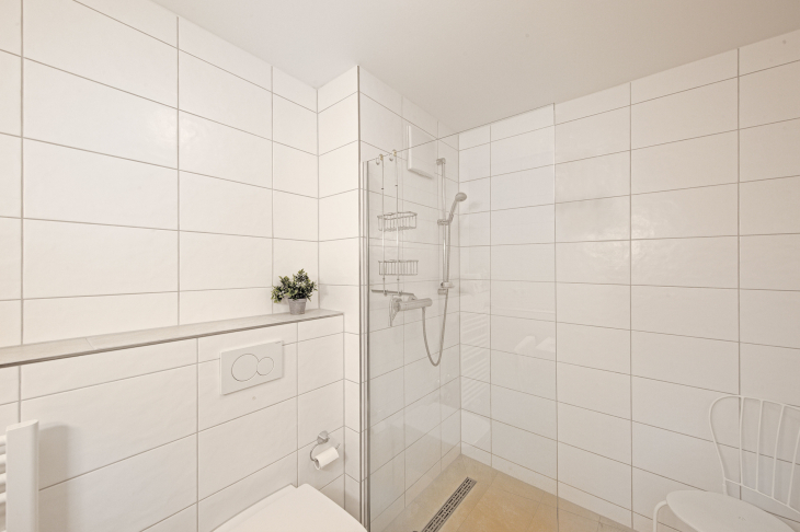 Bodengleiche, seniorengerechte Dusche