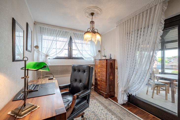 Büro / Essbereich DG mit Zugang zum Balkon