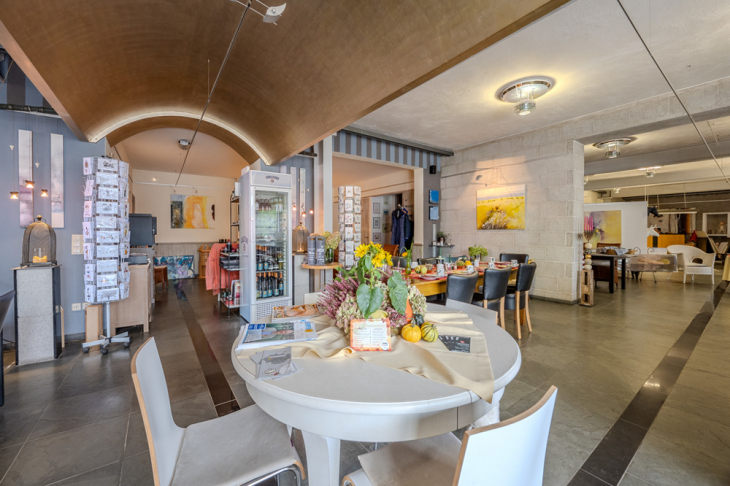 Cafe