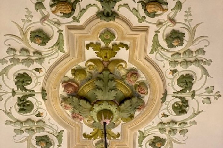 Detail Stuck bemalt im Esszimmer