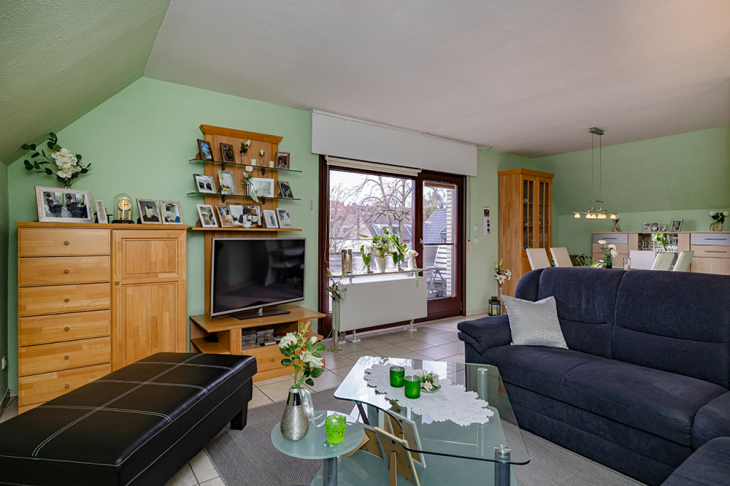 DG Wohnzimmer Blick zum Balkon