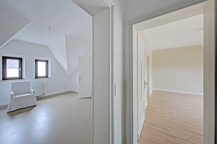 Diele DG mit Blick in Wohnräume